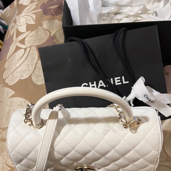 🎉🎉Chanel White Medium Top Handle Caviar Leather Bag - Host Pick🎉🎉 - Picture 2 of 10